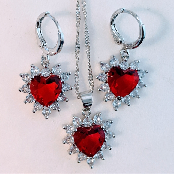Sterling Silver filled and Cubic Zirconia Hearts Jewelry Sets Necklace Earrings. - Picture 5 of 6